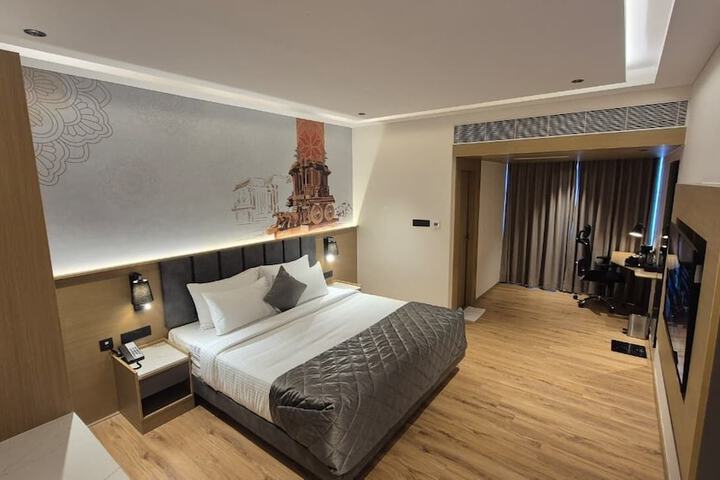 Room 9 of 27