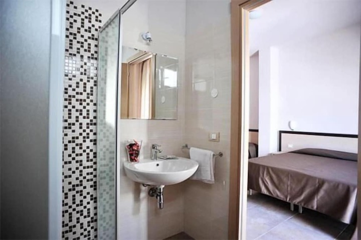 Room 14 of 35