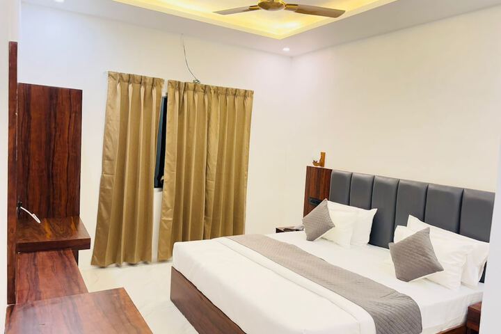 Room 2 of 30