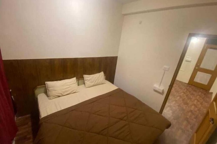 Room 4 of 15