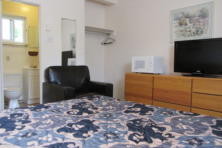 Room 3 of 33