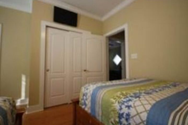 Room 4 of 19