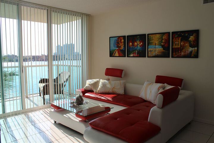 Room 27 of 79