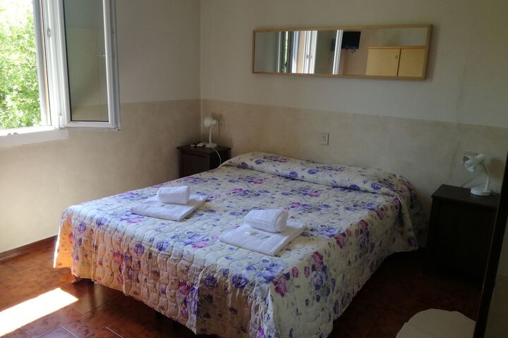 Room 6 of 38