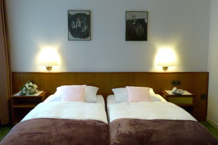 Room 8 of 50