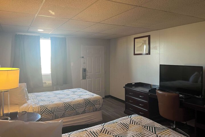 Room 8 of 13