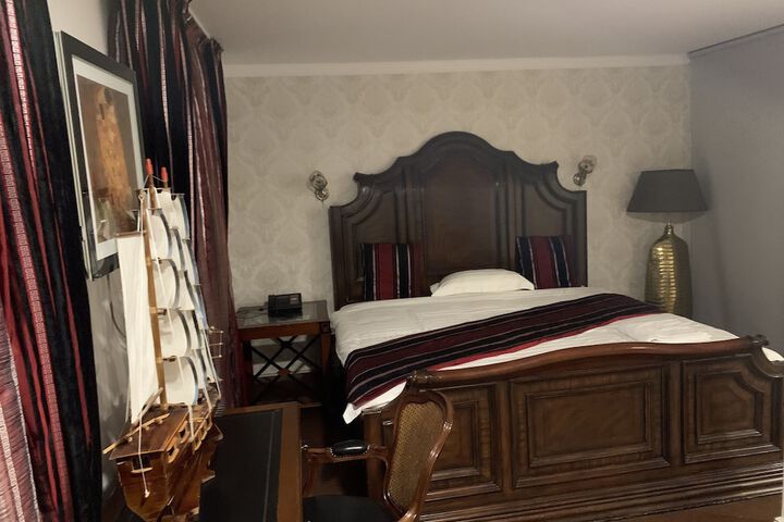 Room 32 of 126