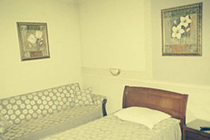 Room 4 of 18