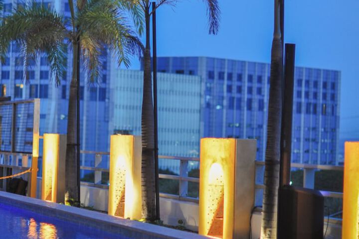 Hotel Pool