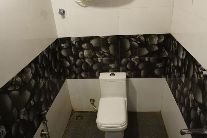 Room 48 of 76