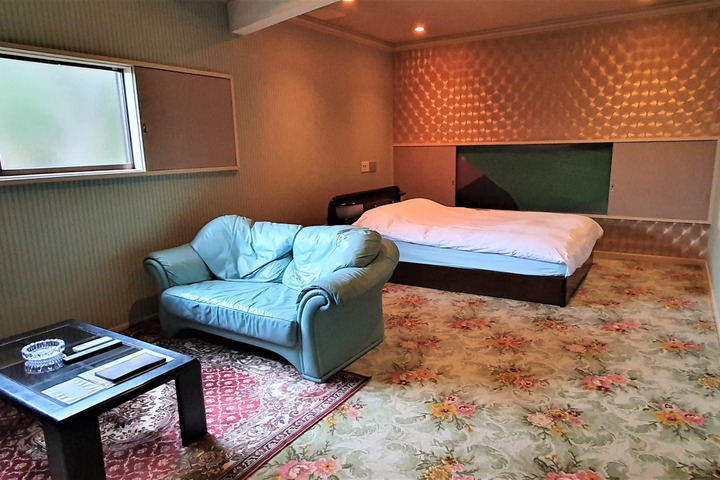 Room 12 of 14
