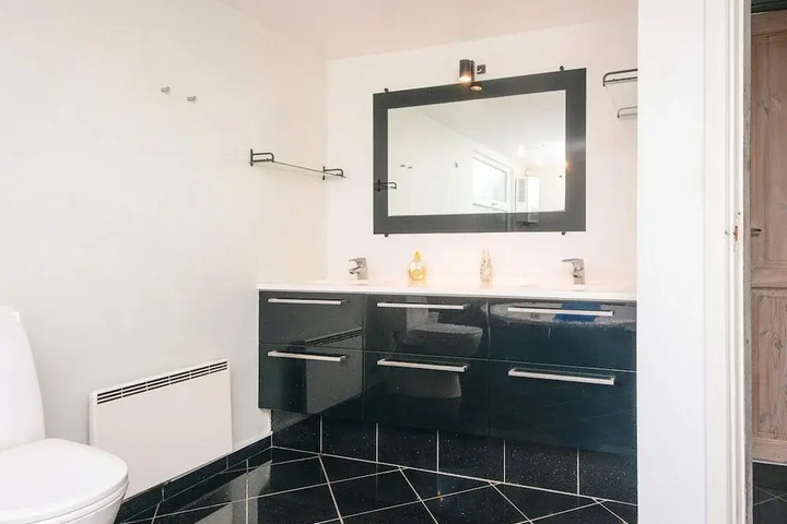 Room 7 of 20