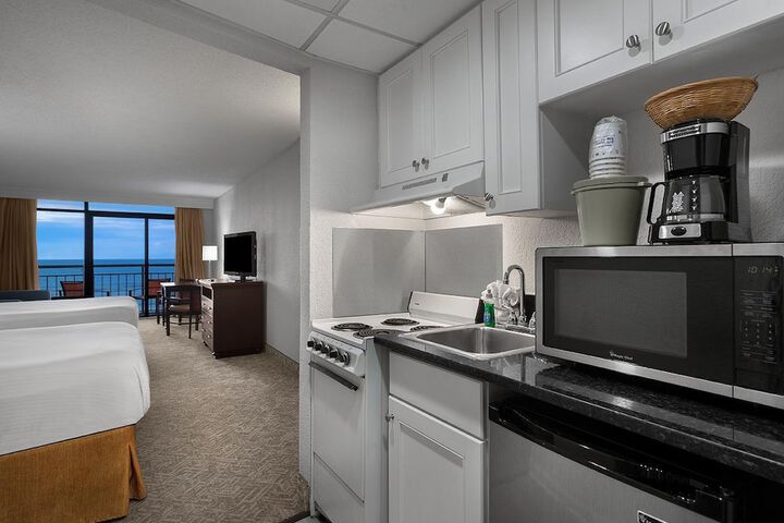 2 Queen Beds Ocean Front Balcony Kitchenette (2 of 24)