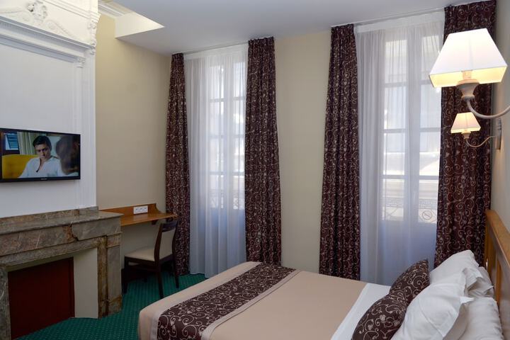 Room 27 of 67