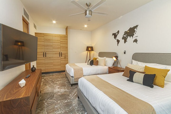 Room 6 of 156