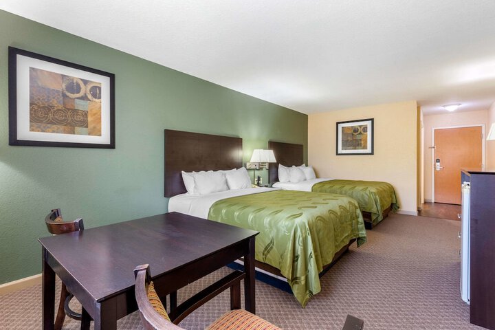 2 Queen Beds (4 of 7)