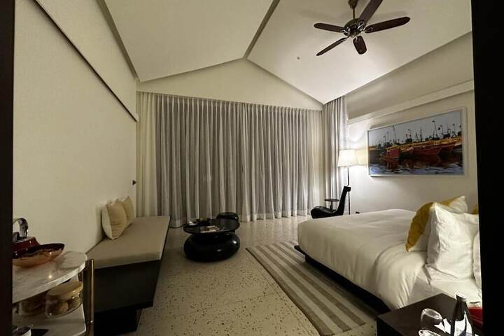 Room 11 of 49