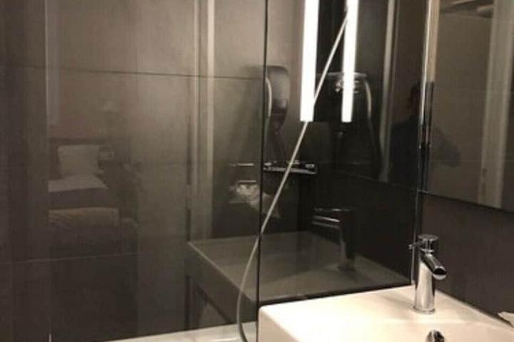 Room 7 of 61