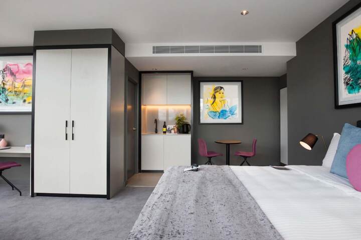 Room 8 of 38