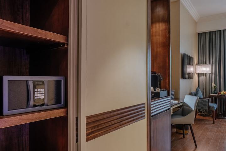 Room 6 of 52