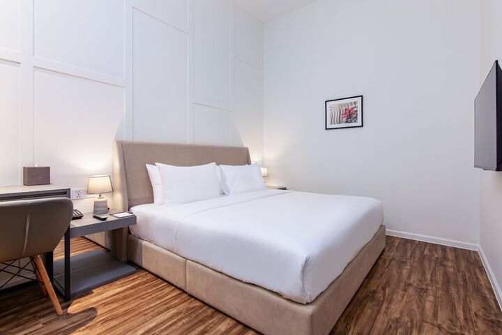 Room 4 of 40