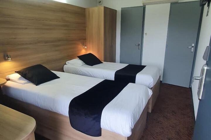 Room 3 of 9