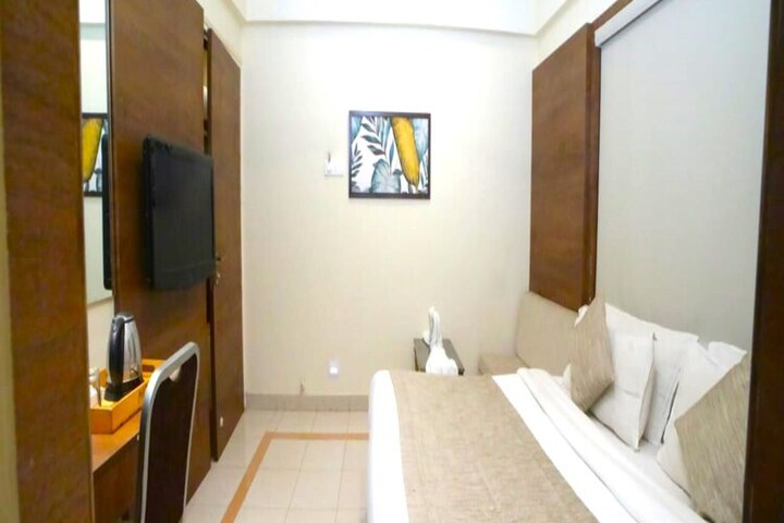 Room 7 of 15