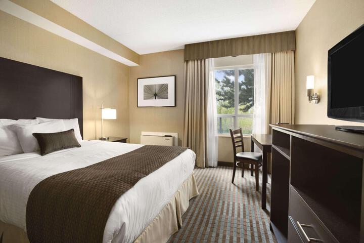 1 Queen Bed (6 of 9)