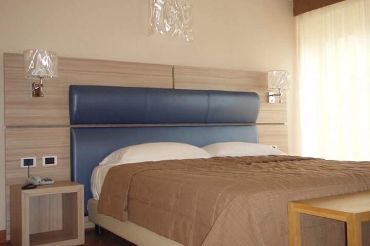 Room 7 of 61