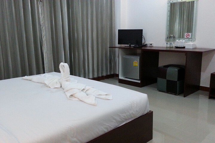 Room 6 of 19