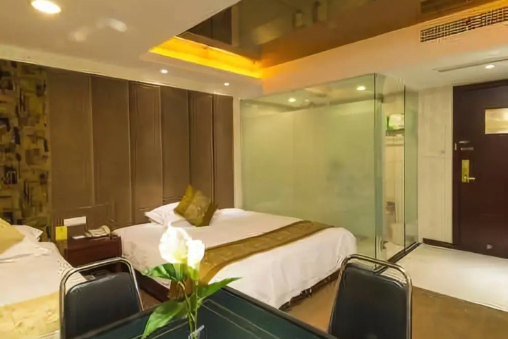Room 5 of 20
