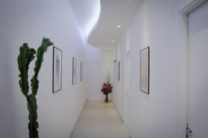 Ballroom/Hall 16 of 19
