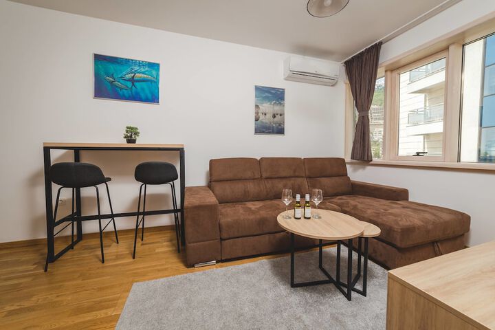 Room 2 of 46