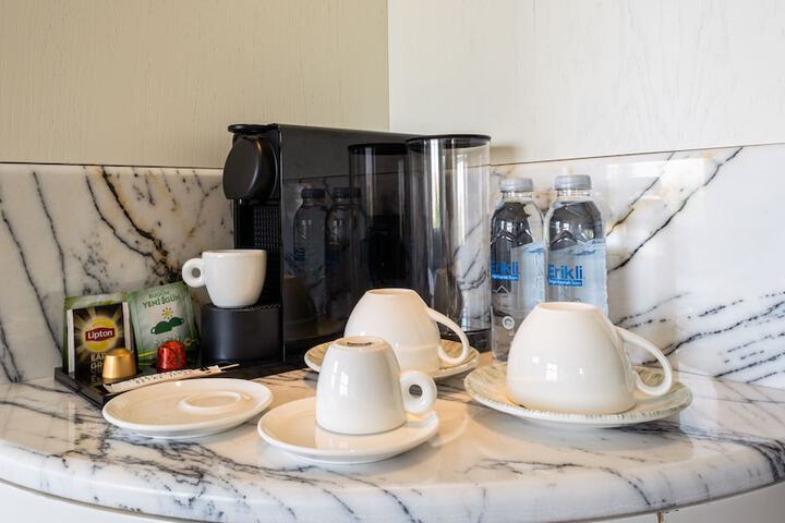 Breakfast/Coffee Service 62 of 113