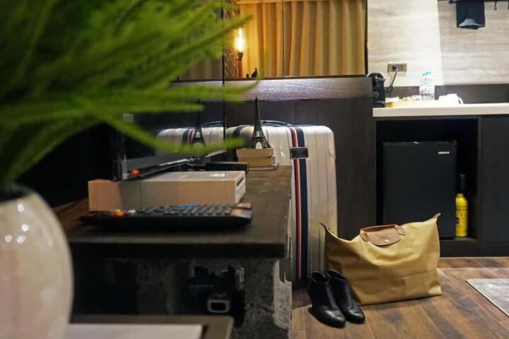 Suite 4 of 5