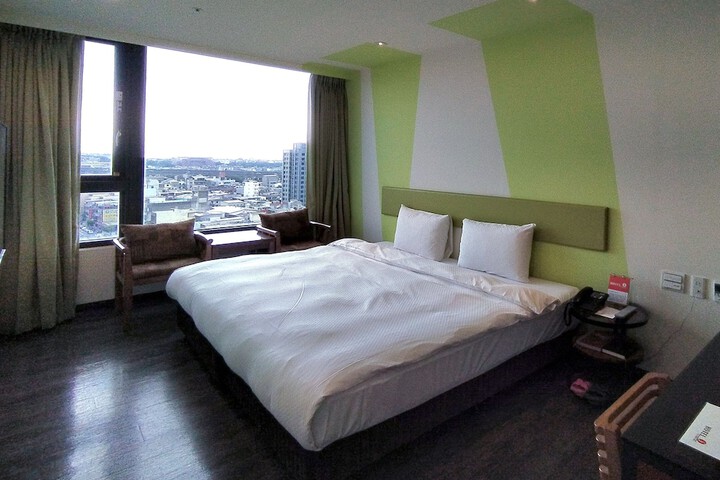 Room 10 of 68