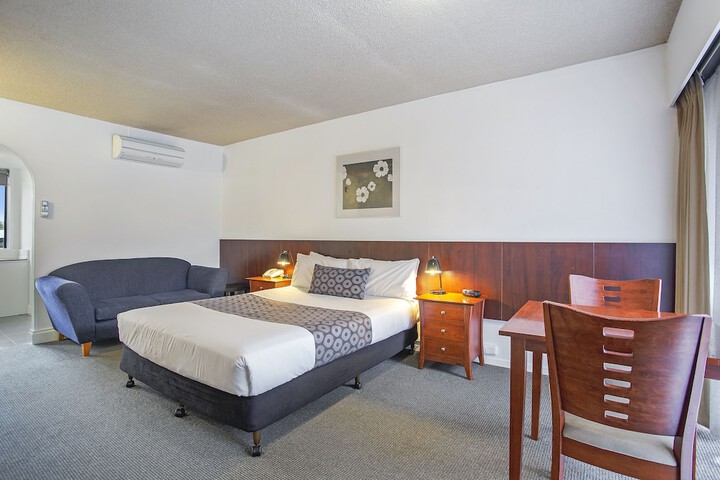 Room 11 of 24
