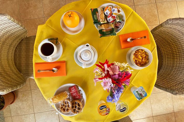 Breakfast/Coffee Service 50 of 83