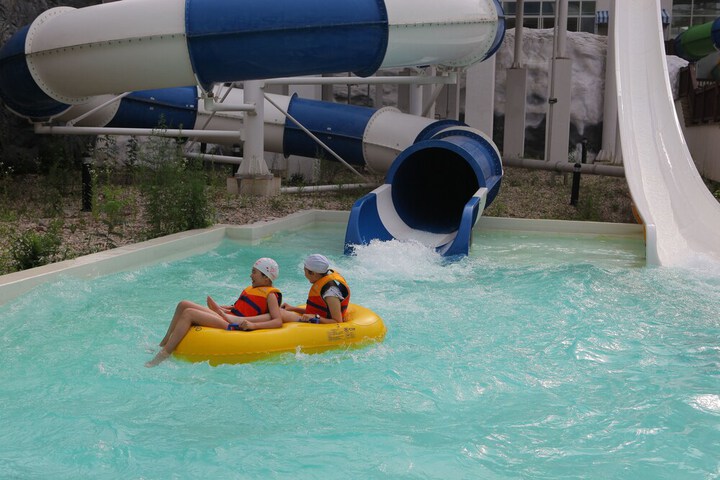Hotel Pool