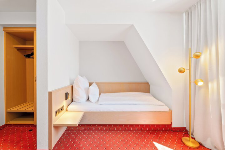 Room 33 of 88