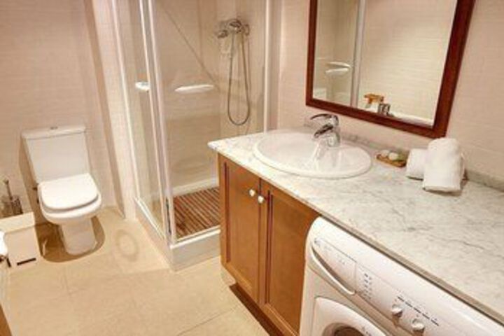 Room 2 of 25