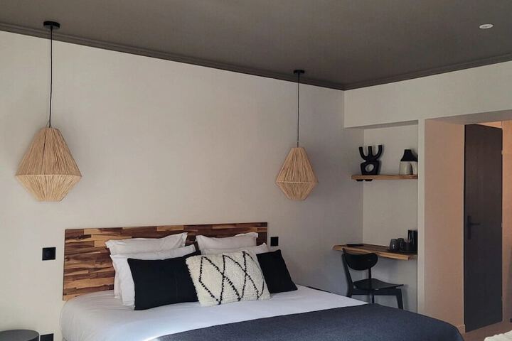 Room 33 of 103
