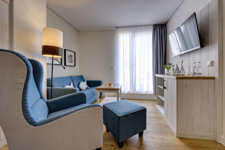 Room 6 of 16
