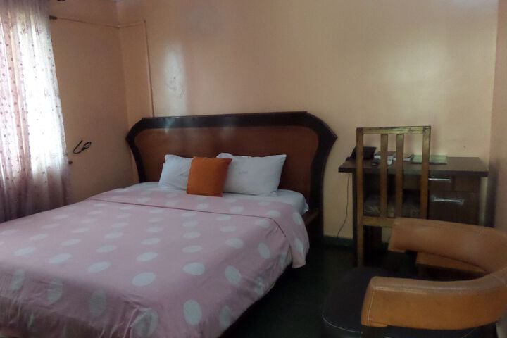 Room 11 of 33