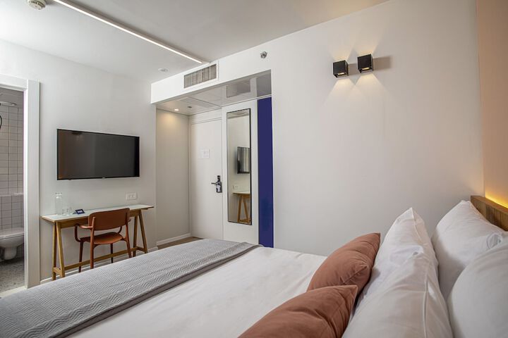Room 14 of 47