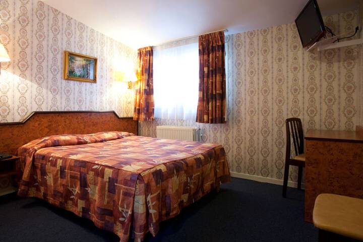 Room 13 of 27