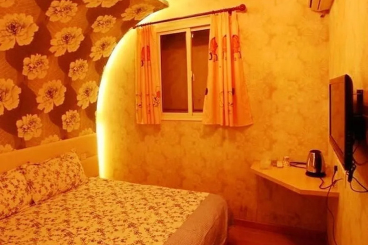 Room 11 of 21