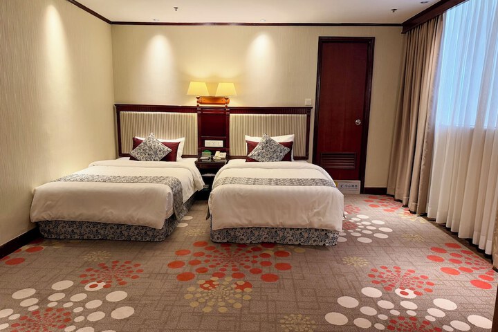 Room 10 of 46