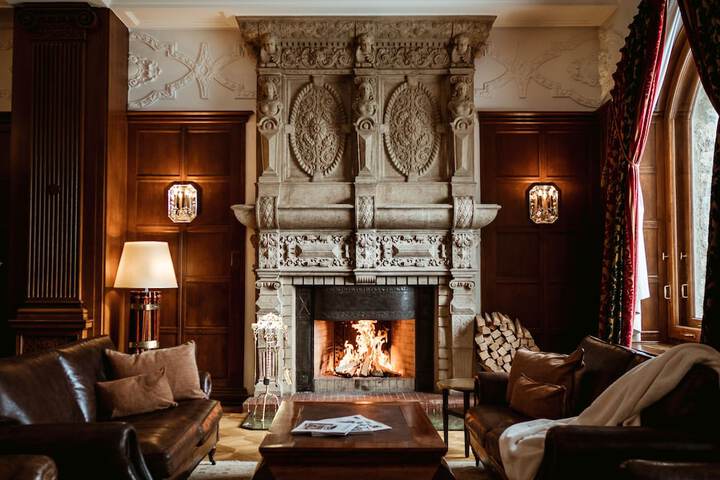 Lounge 102 of 116