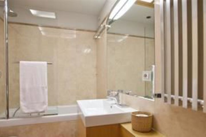 Room 3 of 20